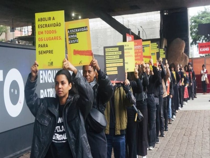 A escravido ainda existe?: Cristos marcham na Avenida Paulista contra o trfico humano